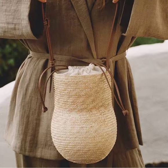 Zara Handbags - Zara woven bucket bag in brown and cream.
New, No tags